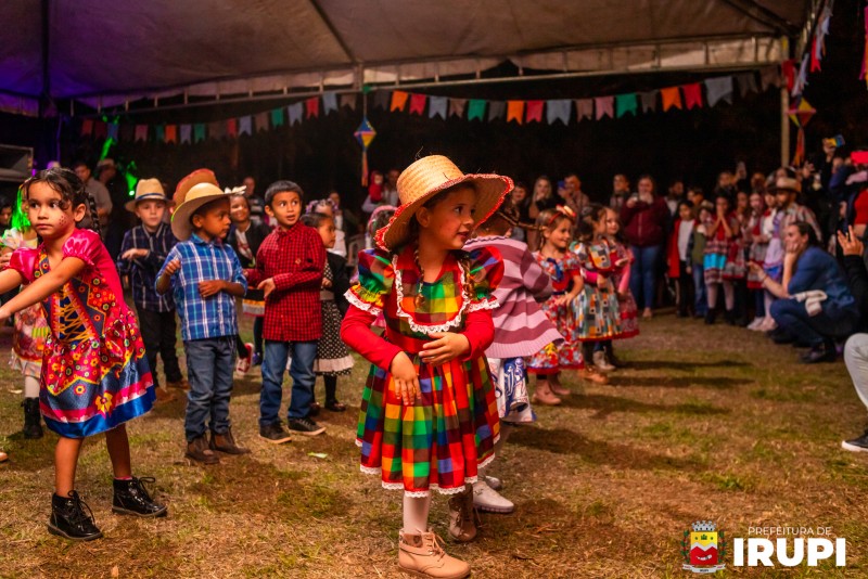 Festas Culturais - Arraiá da Barra - Escola Profª Nelci Gomes da Costa