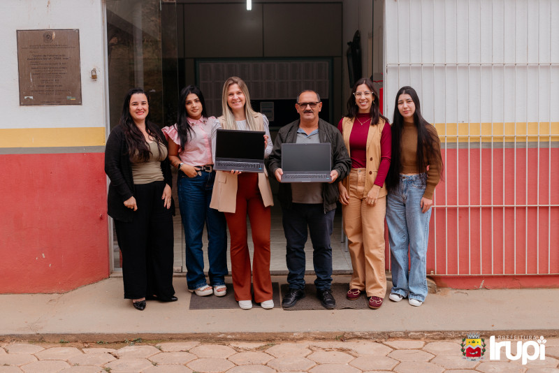 Entrega de equipamentos para equipe do CADÚNICO