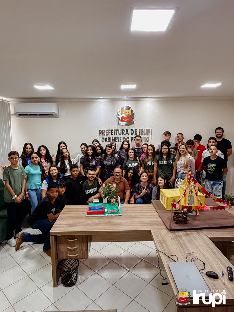 Visita alunos da Escola Valdecy Afonso Moreira