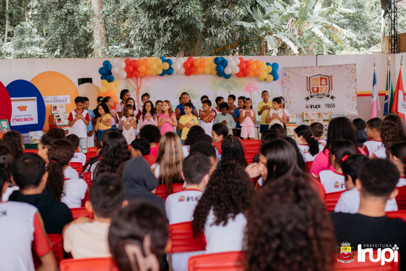 Entrega novo material 'Aprende Brasil' EMEIEF Eny Leal Machado