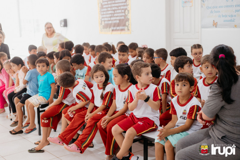 Entrega novo material 'Aprende Brasil' EMEIEF Valdecy Afonso Moreira