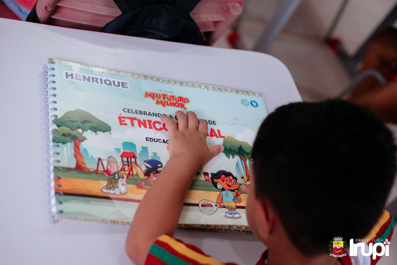 Entrega novo material 'Aprende Brasil' EU Taquara Preta