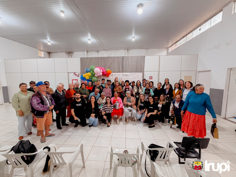 Entrega dos Óculos da Ação do Dia de Cooperar realizado pelo Sicoob Irupi