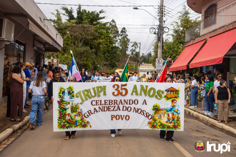 Desfile Cívico Escolar - Irupi 35 anos
