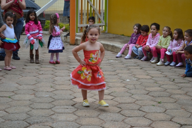 Crianças do Estrelinha do Saber celebram Primavera