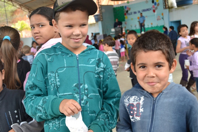 Crianças de Irupi recebem presente da Prefeitura