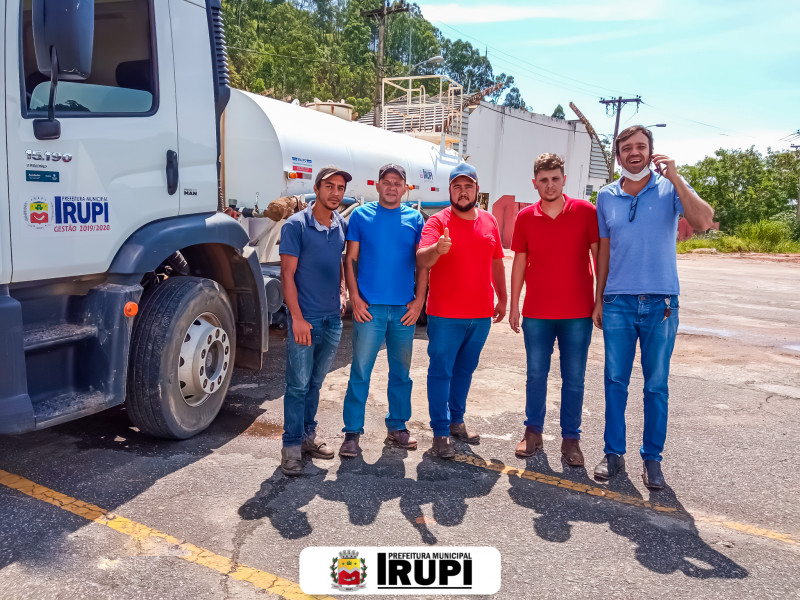 Equipe da Prefeitura de Irupi, ajudando a população de Alegre