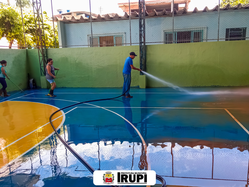 Equipe da Prefeitura de Irupi, ajudando a população de Alegre