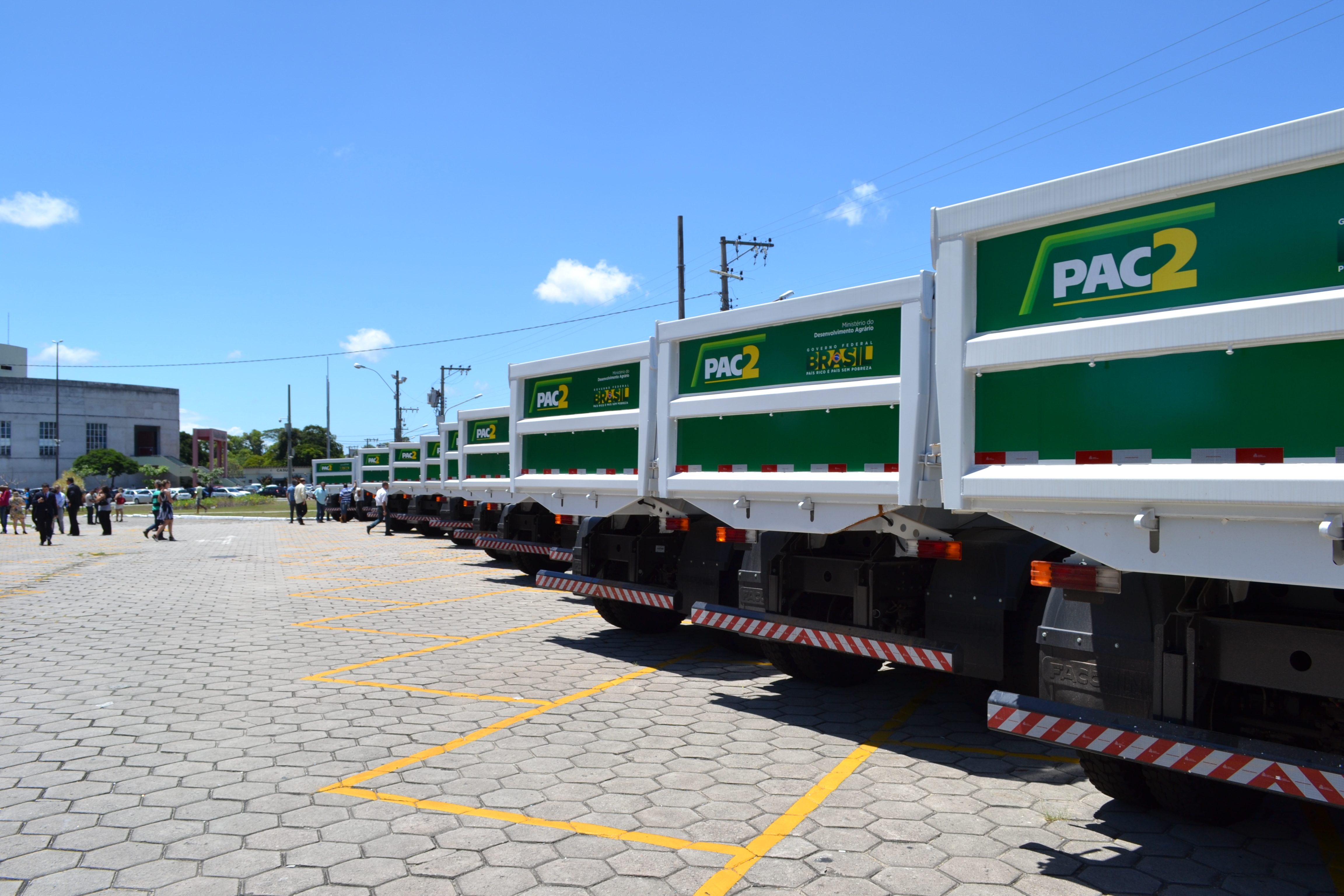 Irupi recebe um caminhão através do Programa de Aceleração do Crescimento (PAC 2)