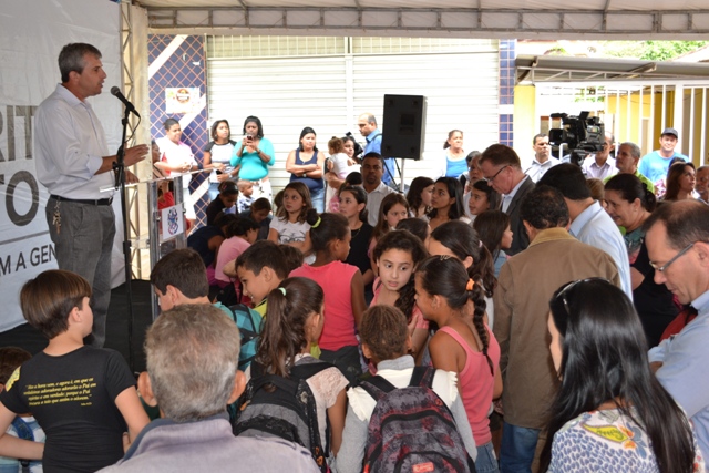 governador Casagrande e prefeito Carlos Henrique inauguram rede de telefonia em Santa Cruz