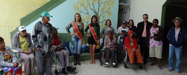 Vencedoras do Concurso Rainha do Café de Irupi entregam doações ao Lar dos Velhinhos do Caparaó