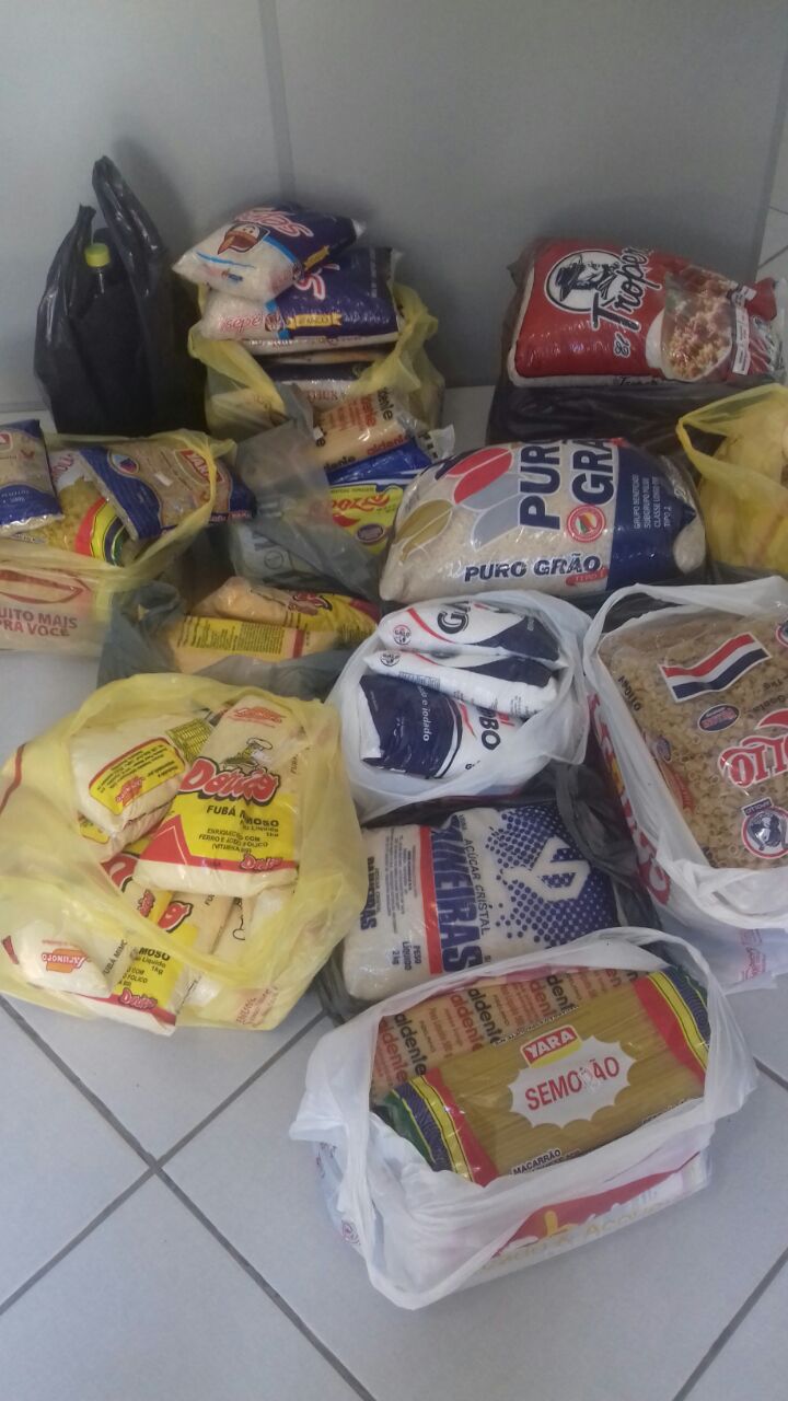 IESD vai doar mais de 100 quilos de alimentos ao Lar dos Velhinhos