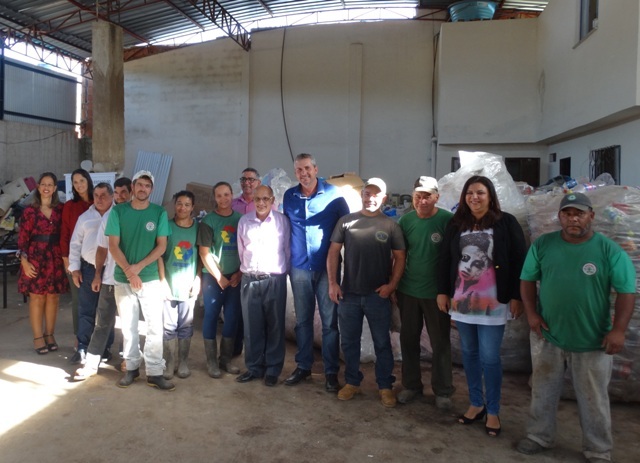 (INVESTIMENTO) - ASCOMPI RECEBE KIT PARA RECICLAGEM