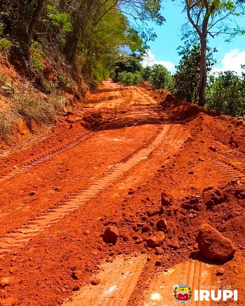 Acompanhe a manutenção das estradas nos córregos do município
