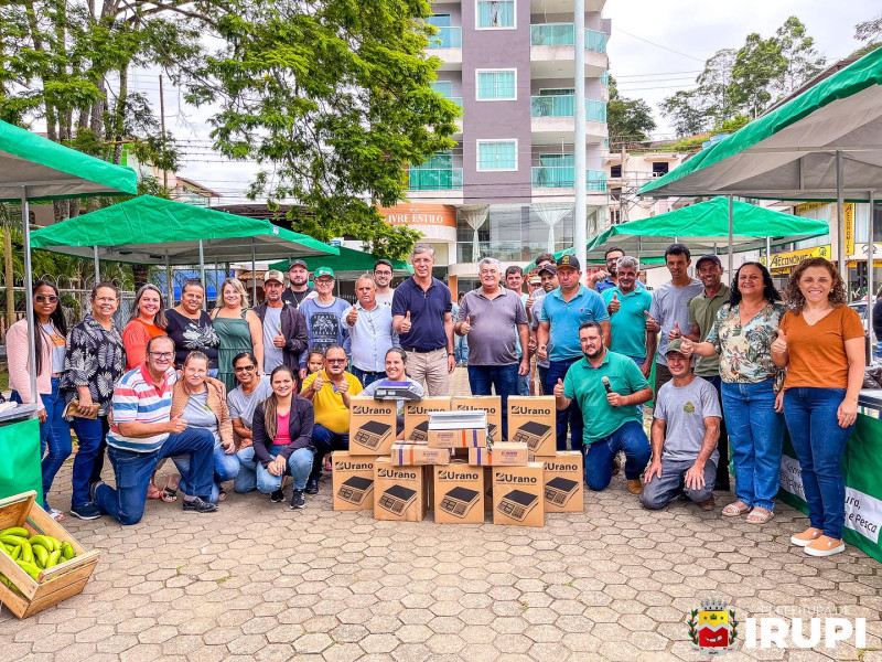 Visita do Deputado Adilson Espíndula é marcada por entrega de equipamentos para os integrantes da feira da agricultura familiar