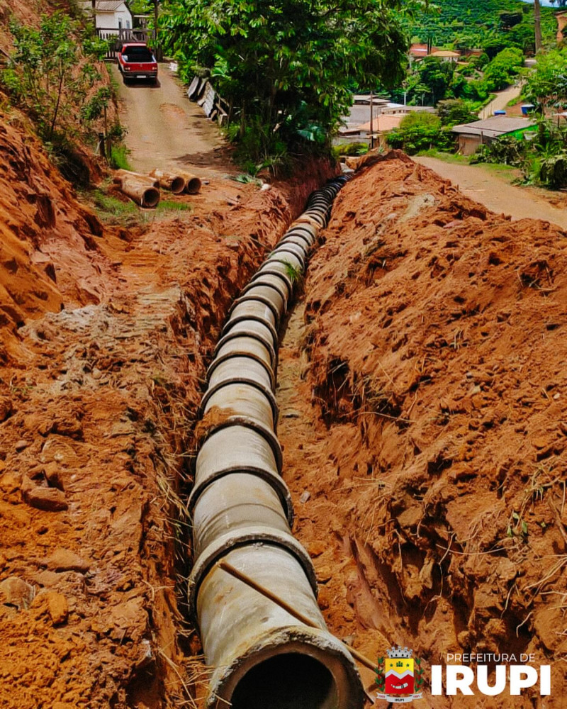 Trabalhos de drenagem na Serra do Aventureiro: preparando a via para a pavimentação