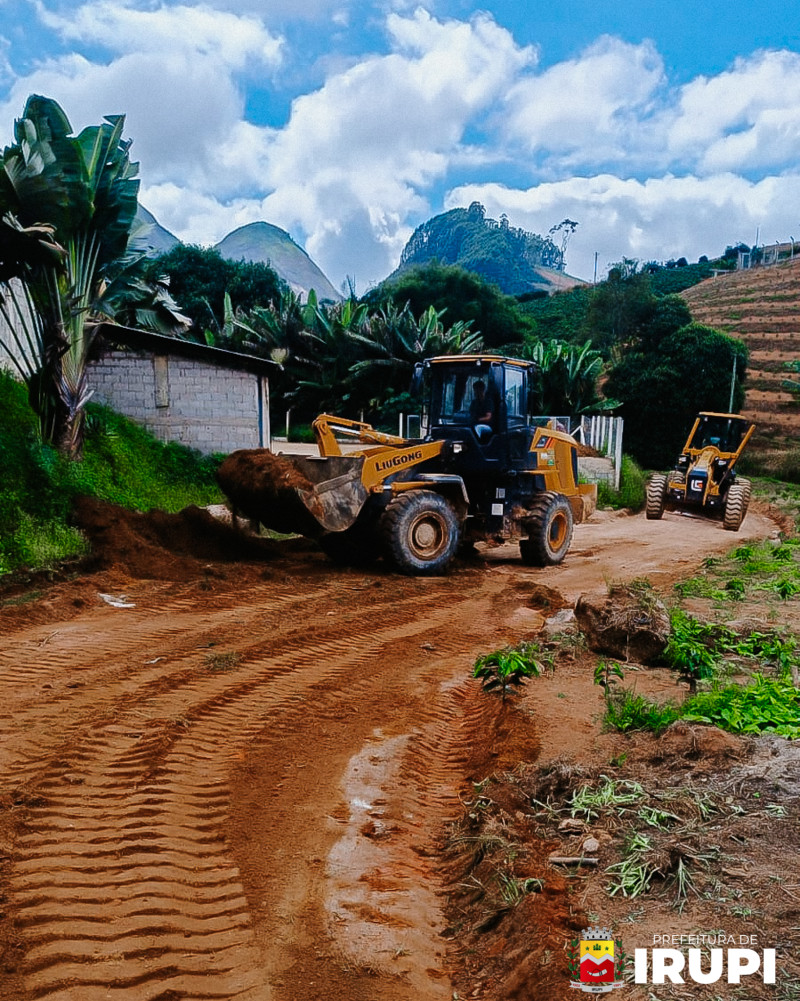 Equipes da secretaria municipal de infraestrutura seguem nos reparos das estradas rurais do município