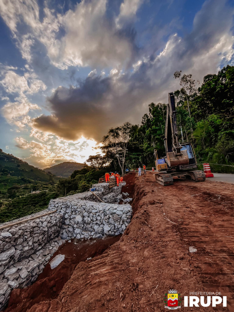 Máquinas a todo vapor na abertura das estradas preparando para a nova rodovia!