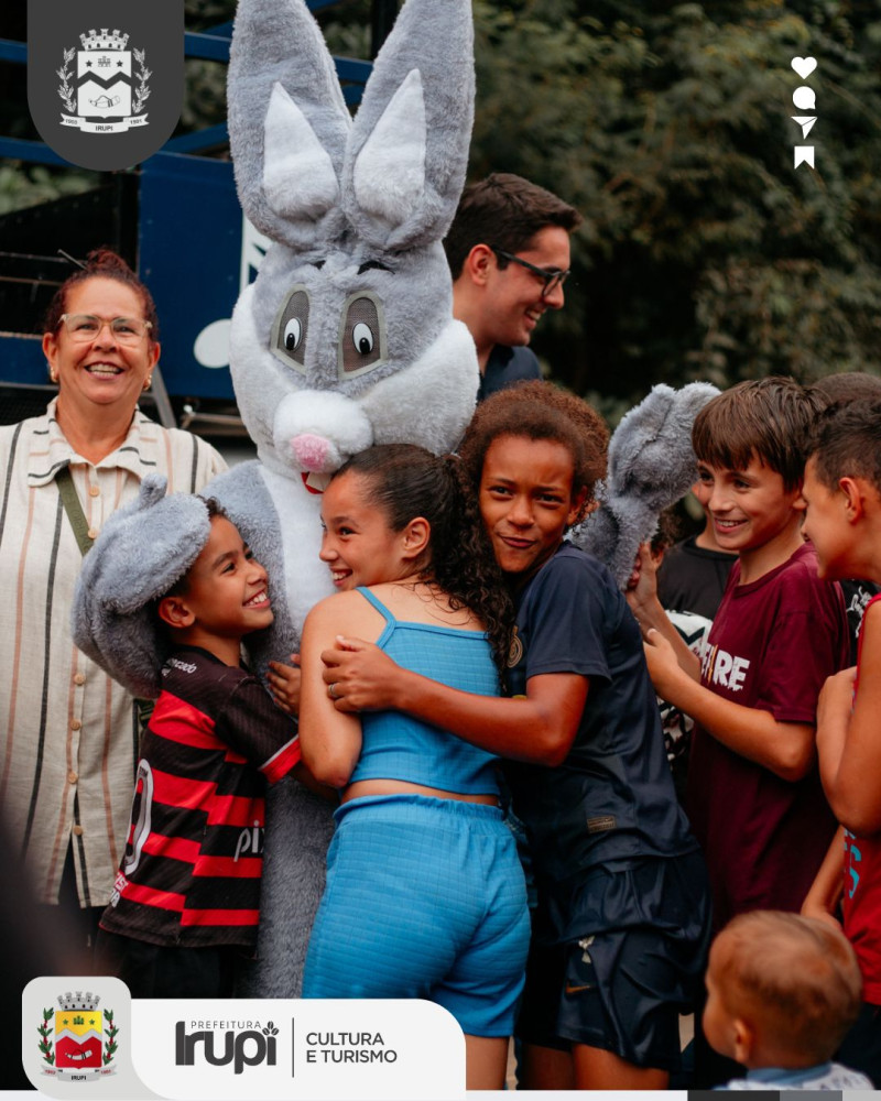 Coelhinho da Páscoa chega em Irupi e leva alegria para a criançada!